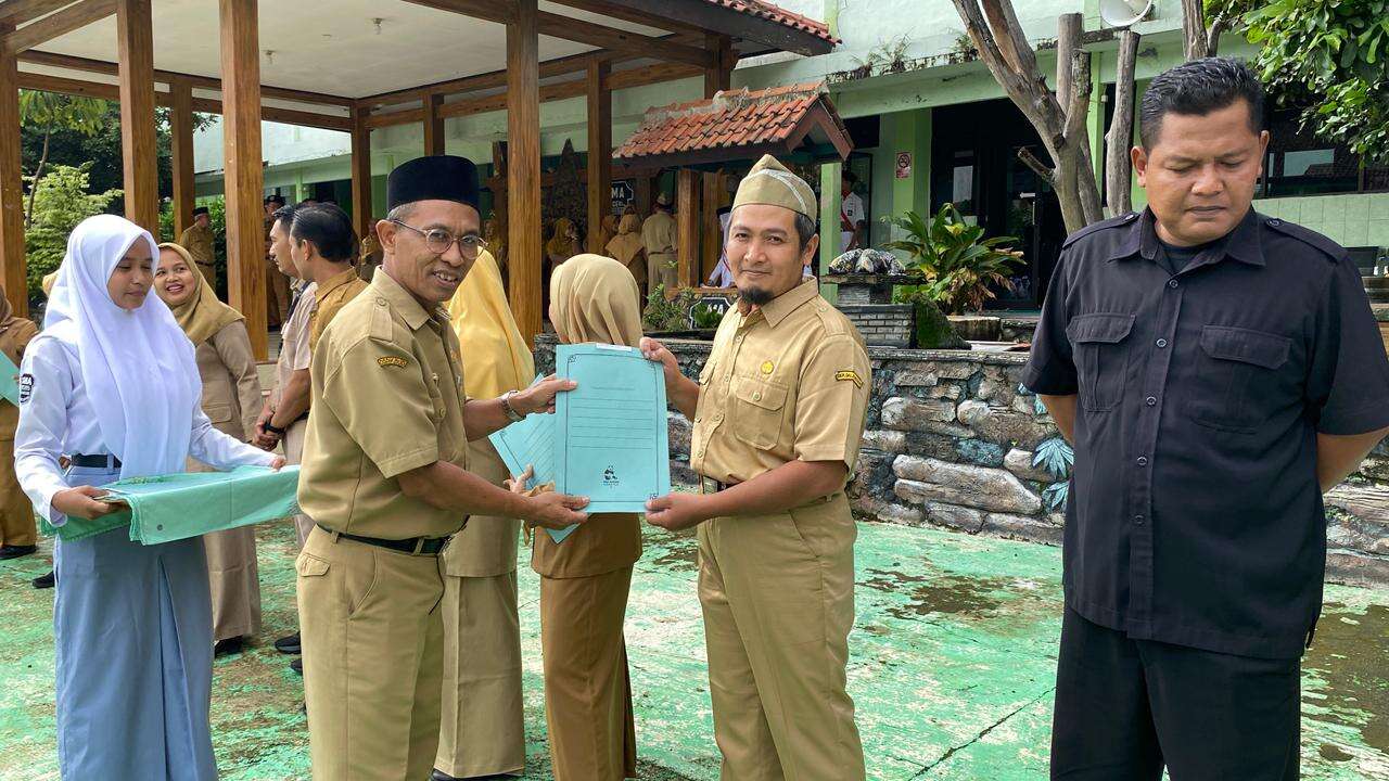 BACK TO SCHOOL SMA NEGERI 1 MOJOGEDANG